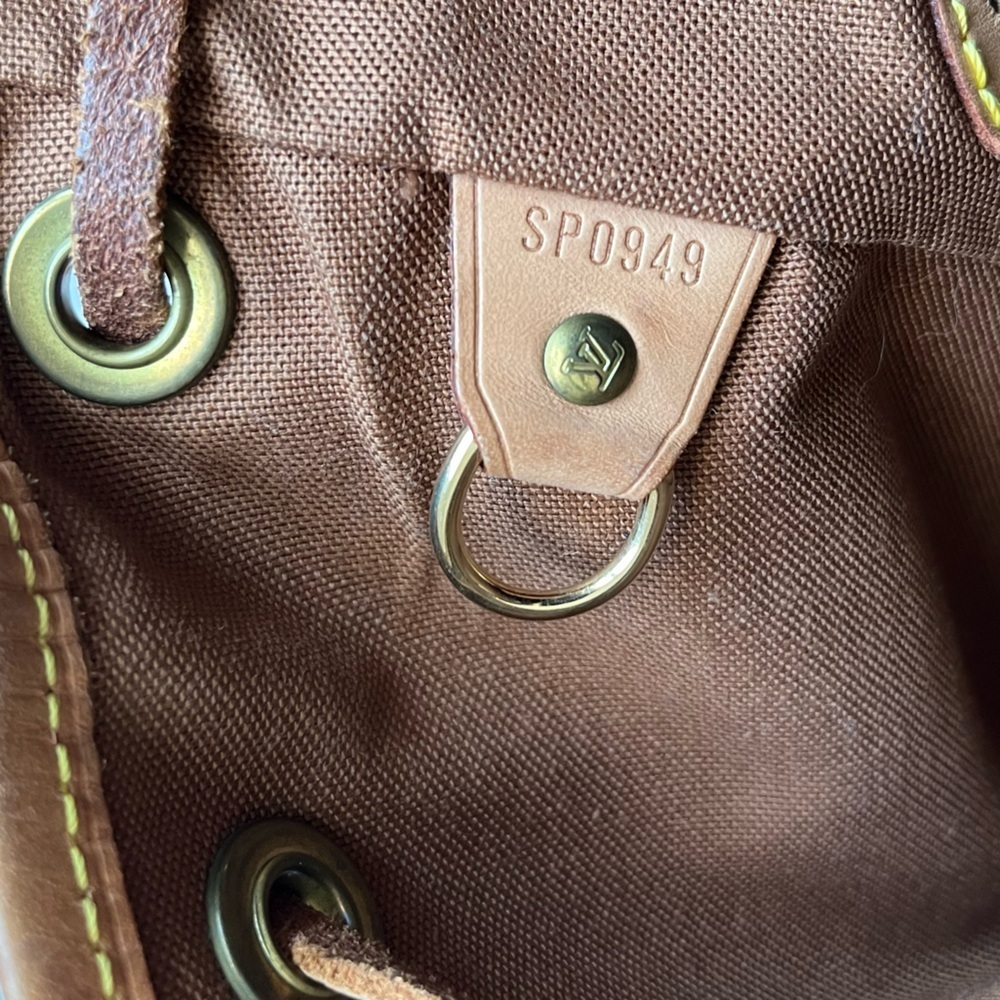 Louis Vuitton Montsouris MM Backpack Monogram Bag - Picture 9 of 12